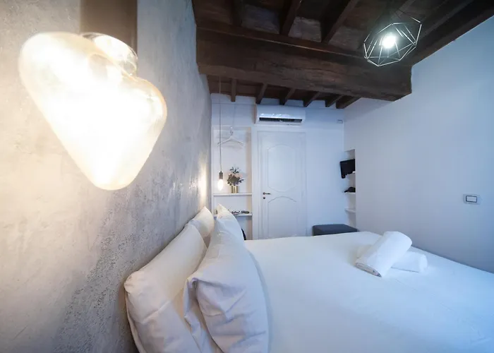 Navona Jacuzzi Апартаменты *